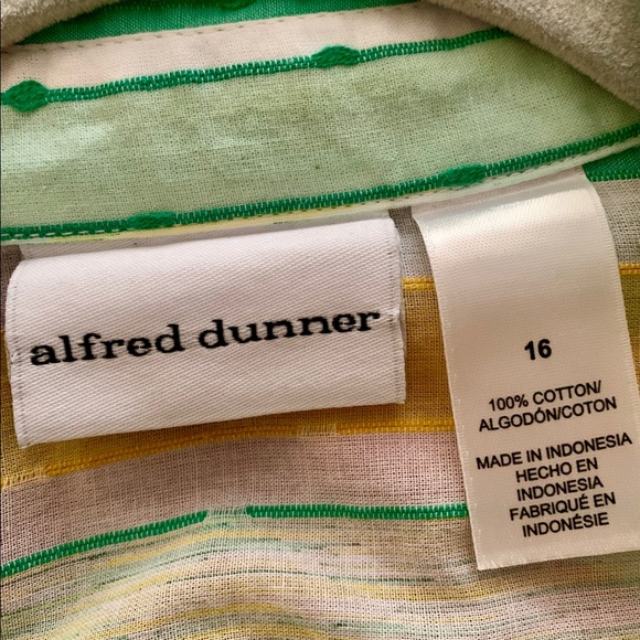 Button down collared shirt - Picture 2 of 4